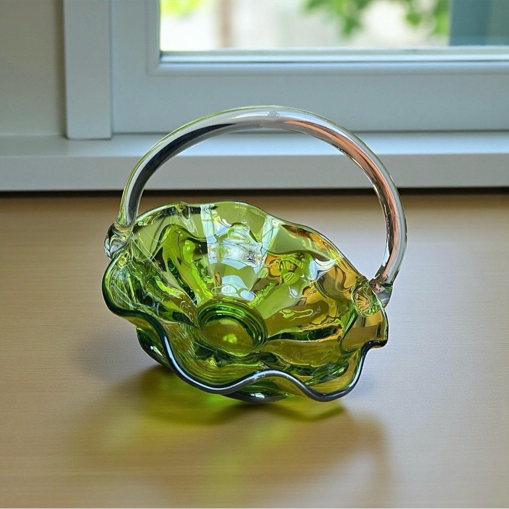 VTG Viking Glass Basket, Avocado Olive Green, Ruffled Bowl, MCM - Picture 2 of 4